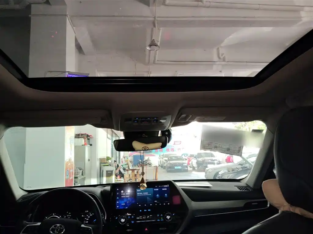 Toyota Highlander 2022 2.5L Luxury 7 мест