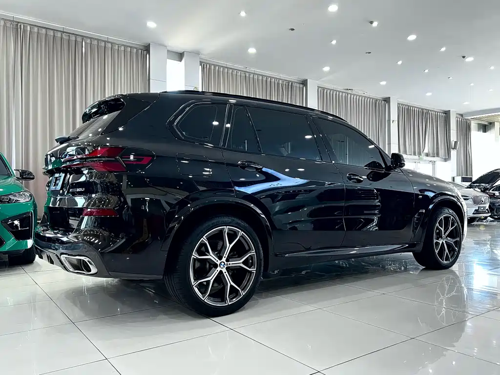BMW X5 2023 xDrive 30Li Premium M Sport