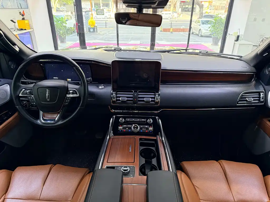 Lincoln Navigator — миниатюра 13
