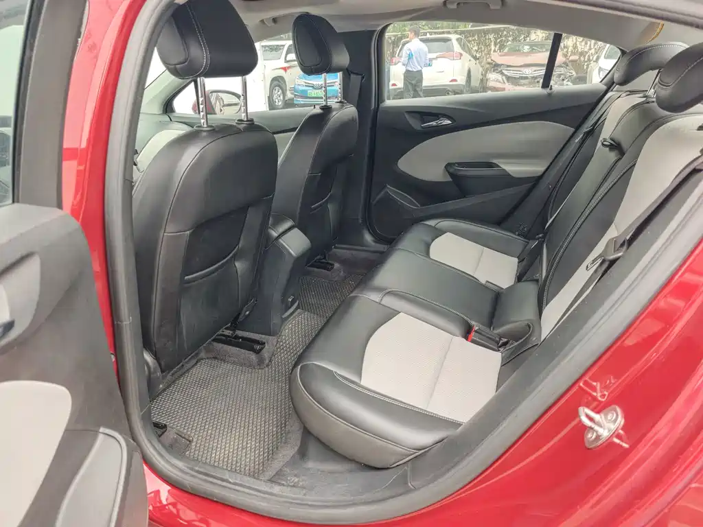 Chevrolet Cruze — миниатюра 16