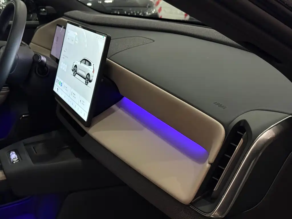 Volvo XC70 PHEV — миниатюра 15