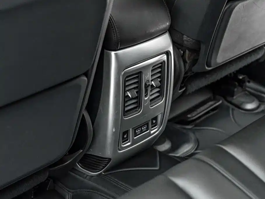 Jeep Grand Cherokee (Import) — миниатюра 27