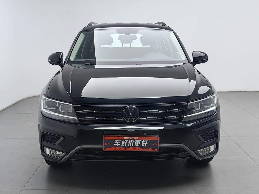 Volkswagen Tiguan L 1.4 л 2021 г. Чёрный, пробег 28700 км