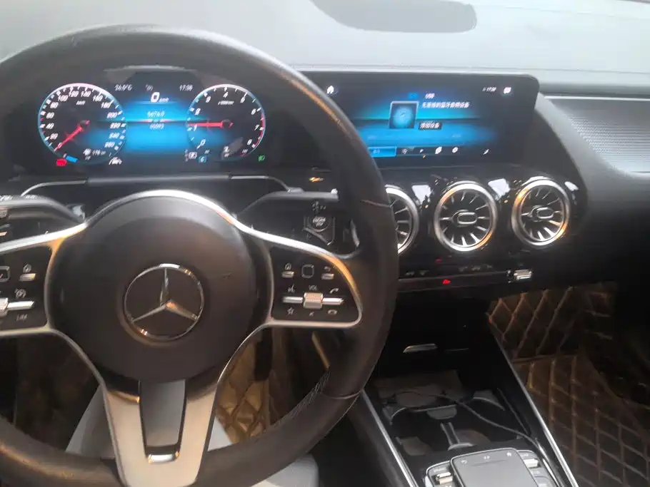 Mercedes-Benz GLA — миниатюра 12