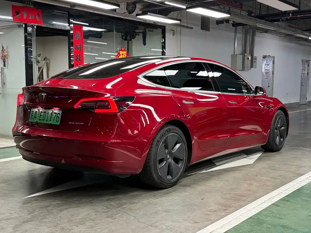 Tesla Model 3 — миниатюра 11
