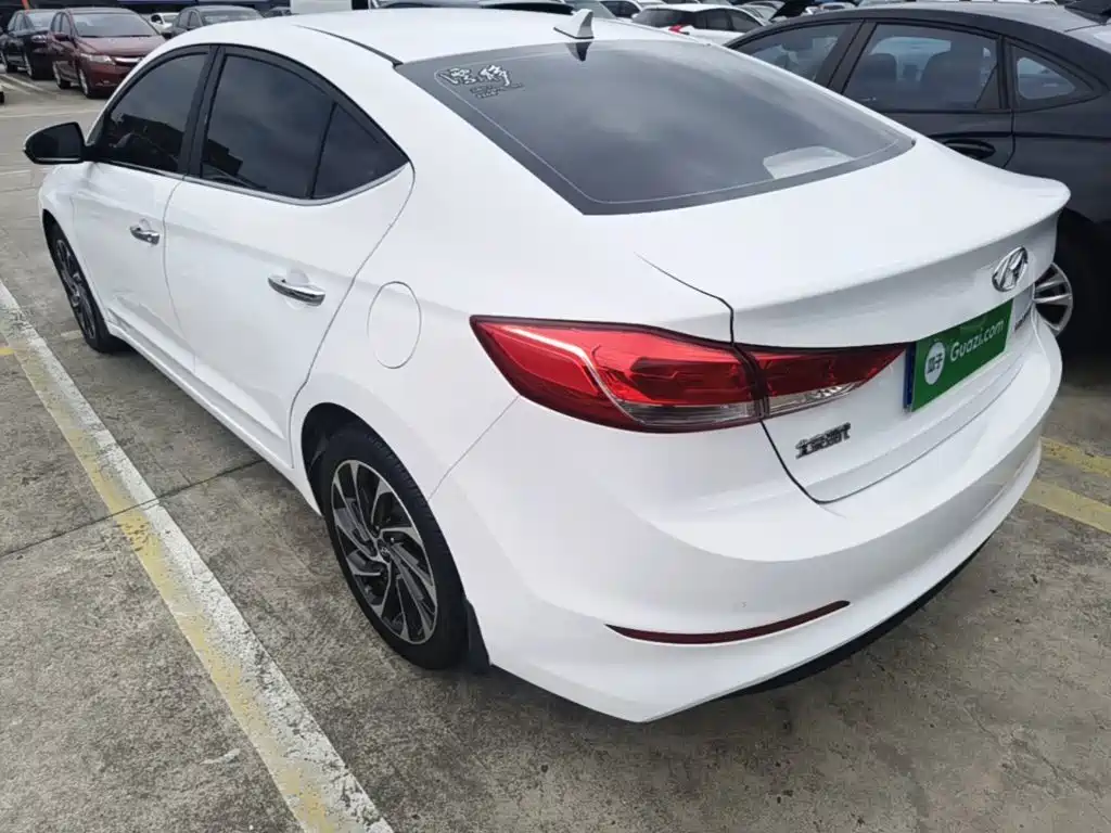 Hyundai Elantra — миниатюра 23