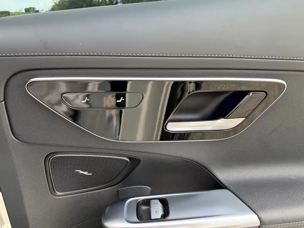 Mercedes-Benz C-Class — миниатюра 15