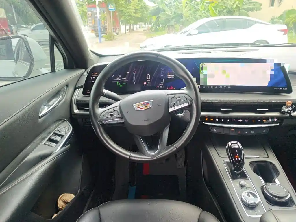 Cadillac XT4 — миниатюра 3
