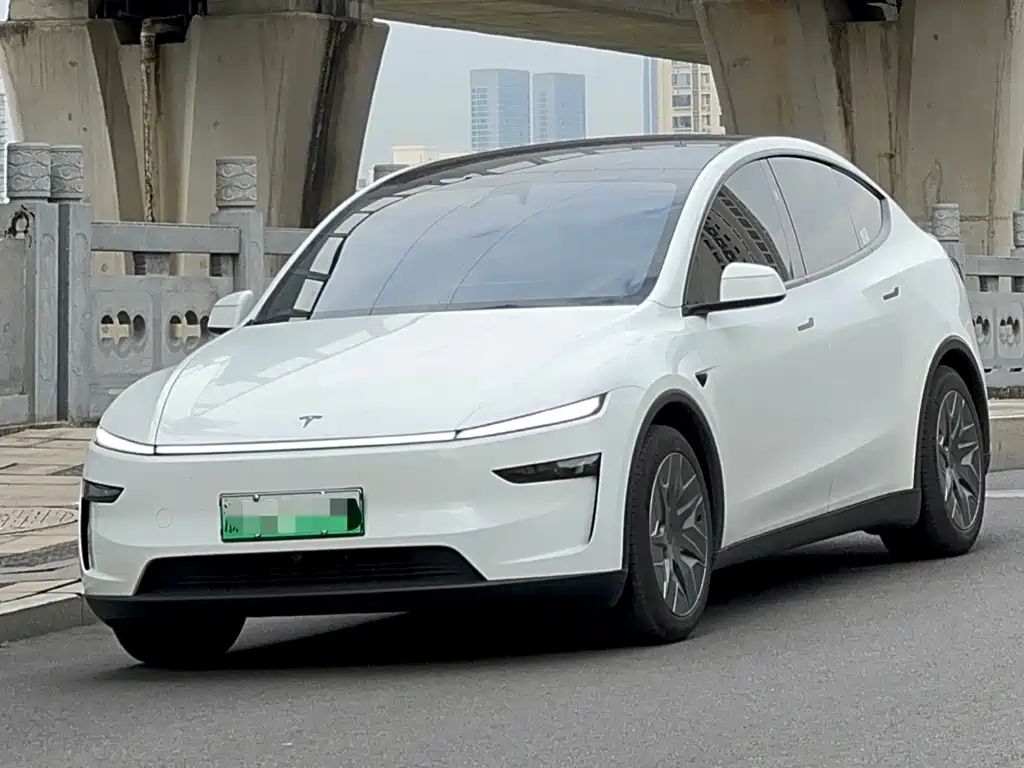 Tesla Model Y L 2026