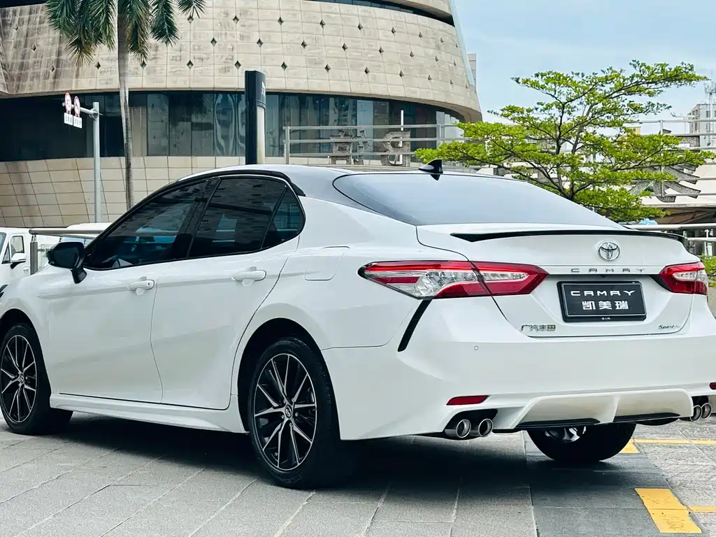 Toyota Camry — миниатюра 9