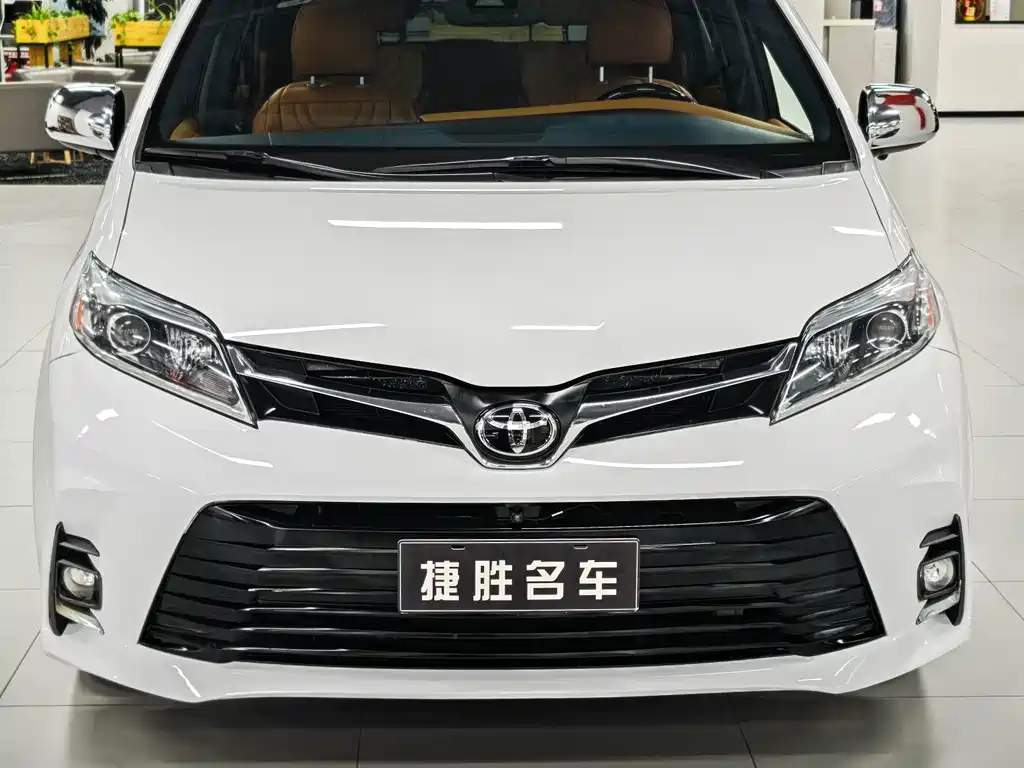 Toyota Sienna — миниатюра 2