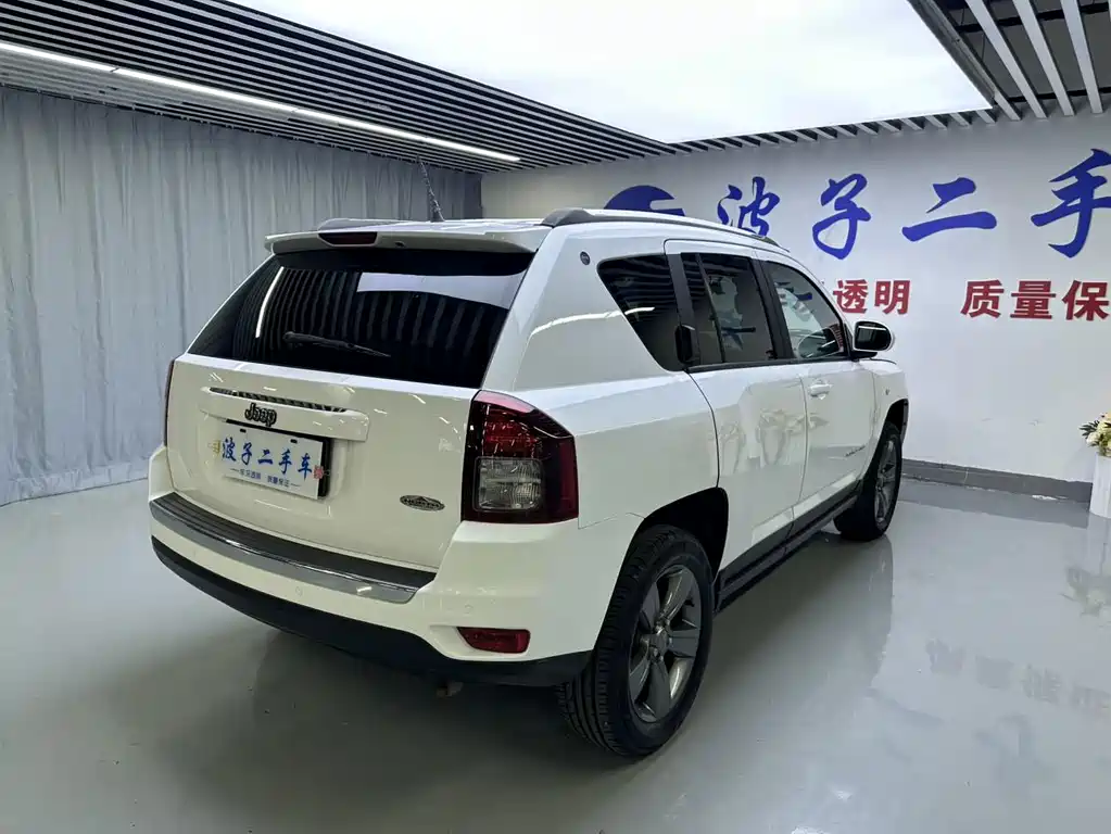 Jeep Compass (Import) — миниатюра 17