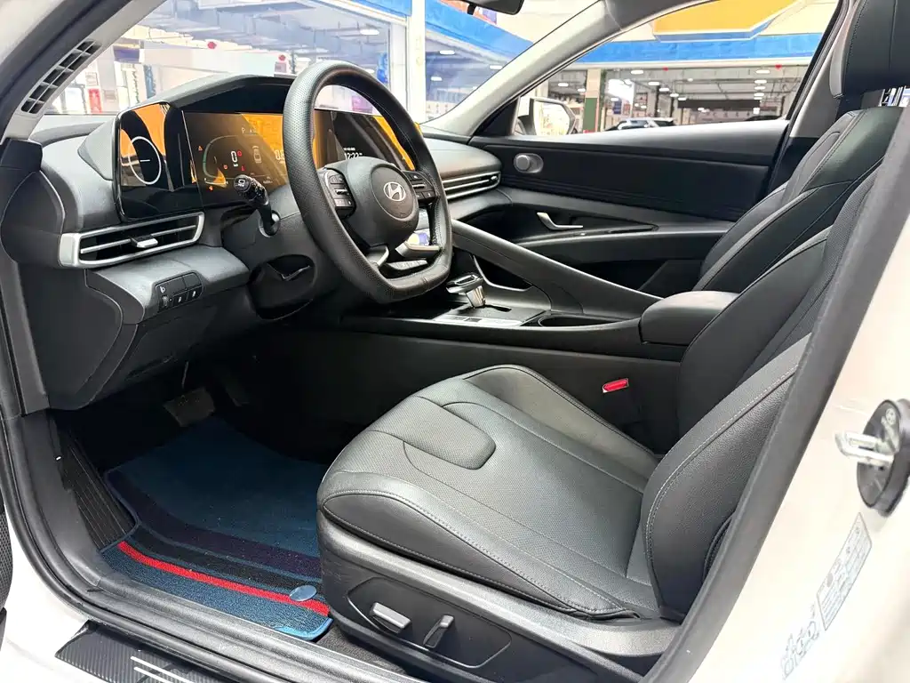 Hyundai Elantra — миниатюра 7