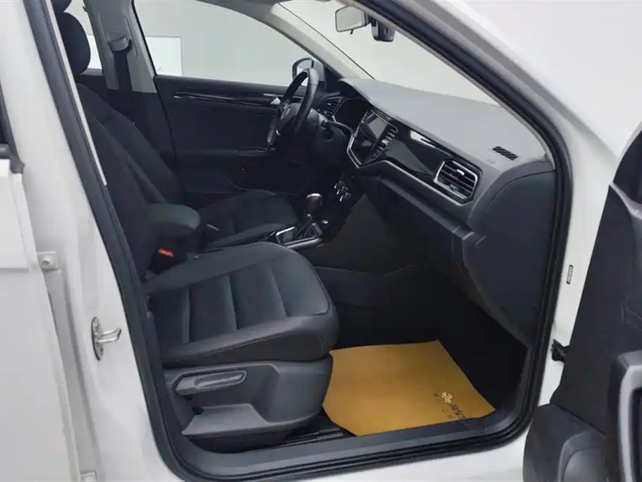 VOLKSWAGEN T ROC EXPLORING SONGS