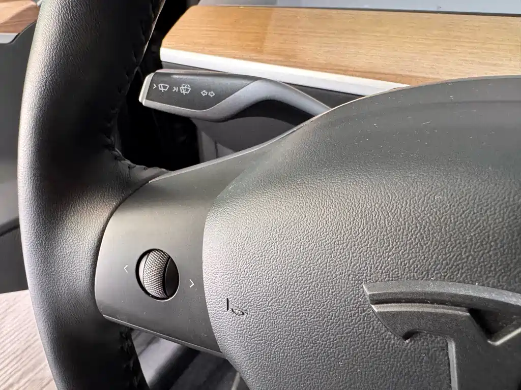 Tesla Model 3 — миниатюра 11