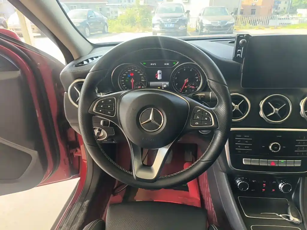 Mercedes-Benz GLA — миниатюра 11