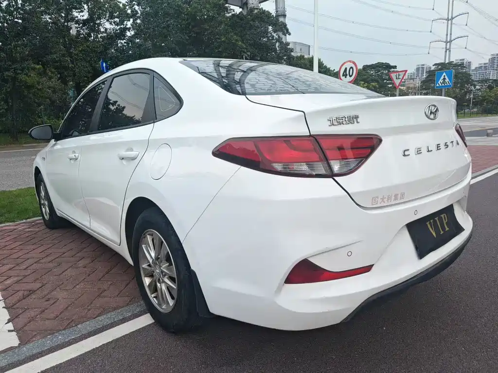 Hyundai Elantra — миниатюра 9