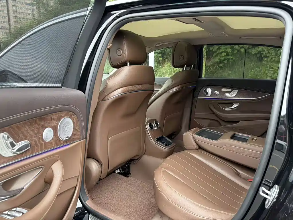 Mercedes-Benz E-Class — миниатюра 5