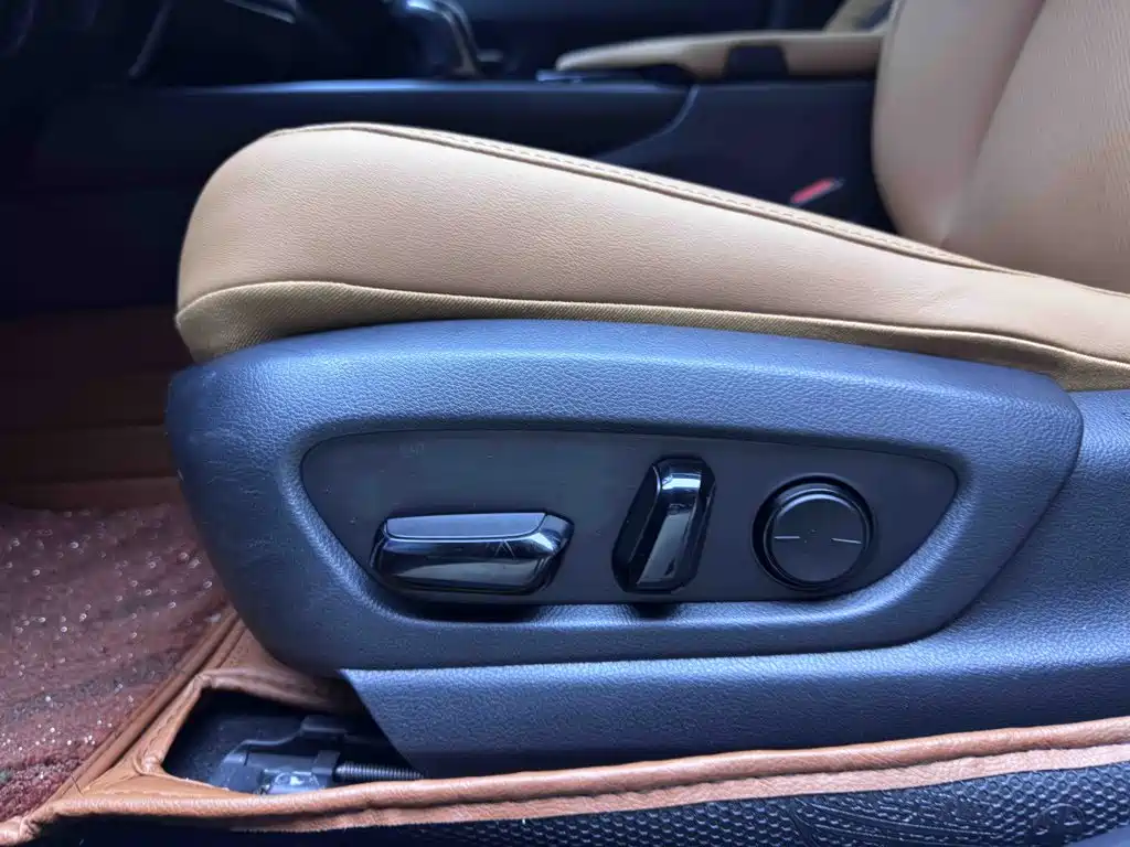 Lexus UX New Energy — миниатюра 19