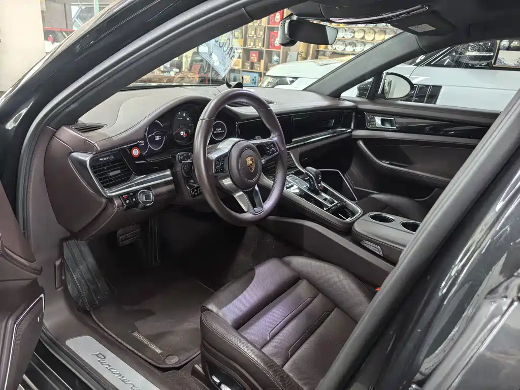 PORSCHE PANAMERA