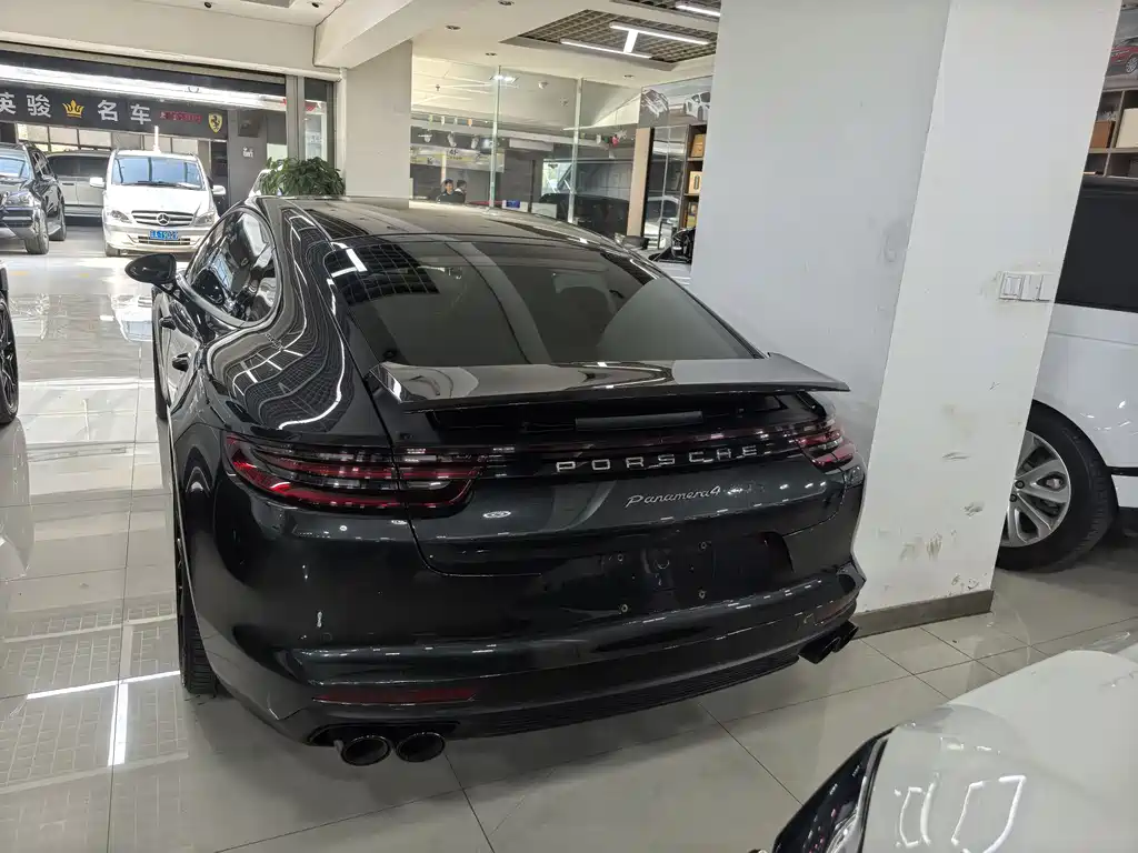 PORSCHE PANAMERA