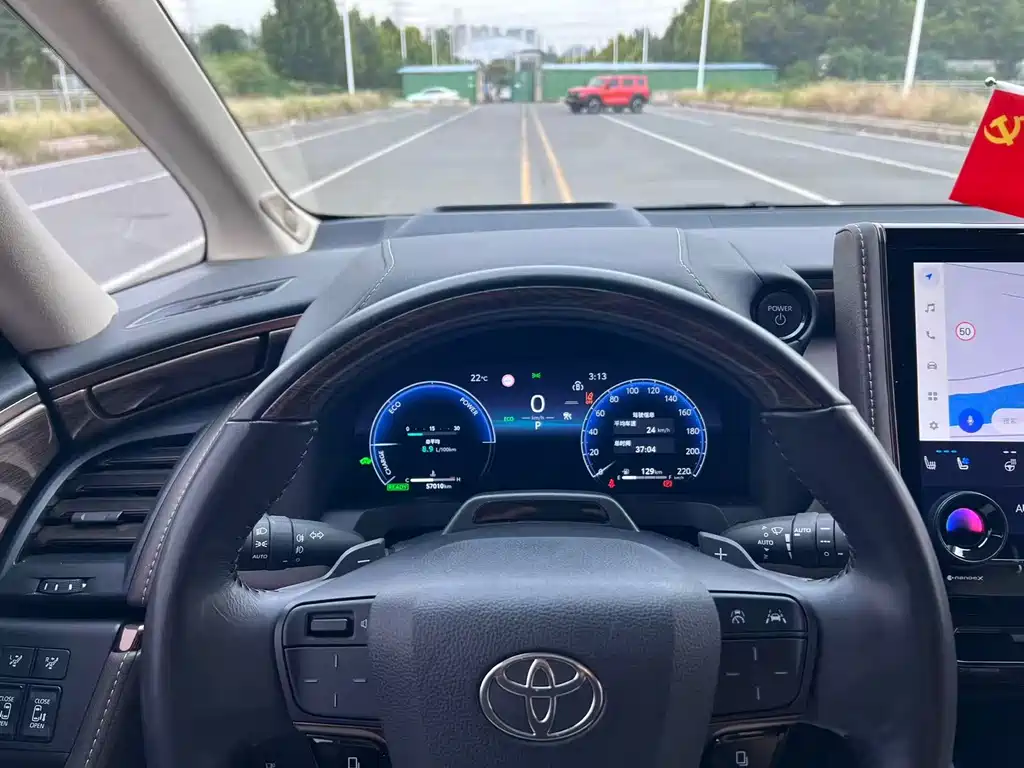 Toyota Alphard — миниатюра 25