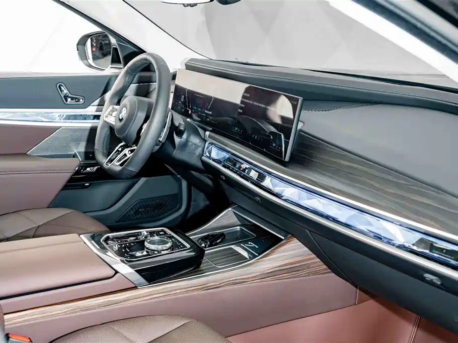BMW 7 Series — миниатюра 19