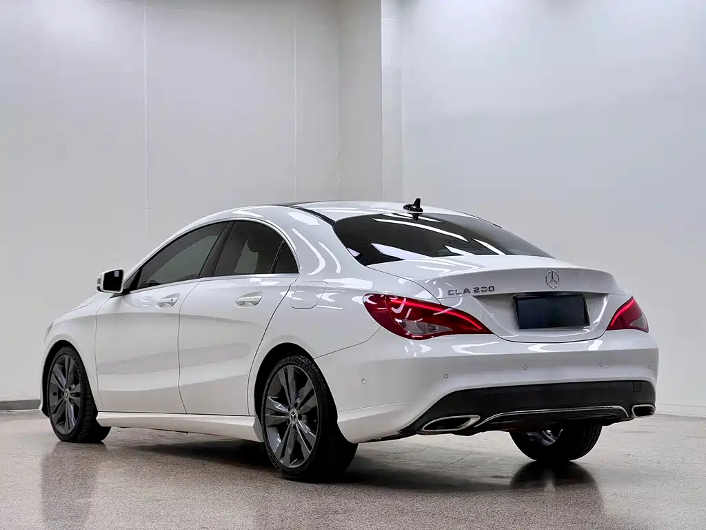 MERCEDES-BENZ CLA