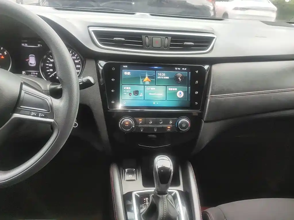 Nissan Qashqai — миниатюра 13