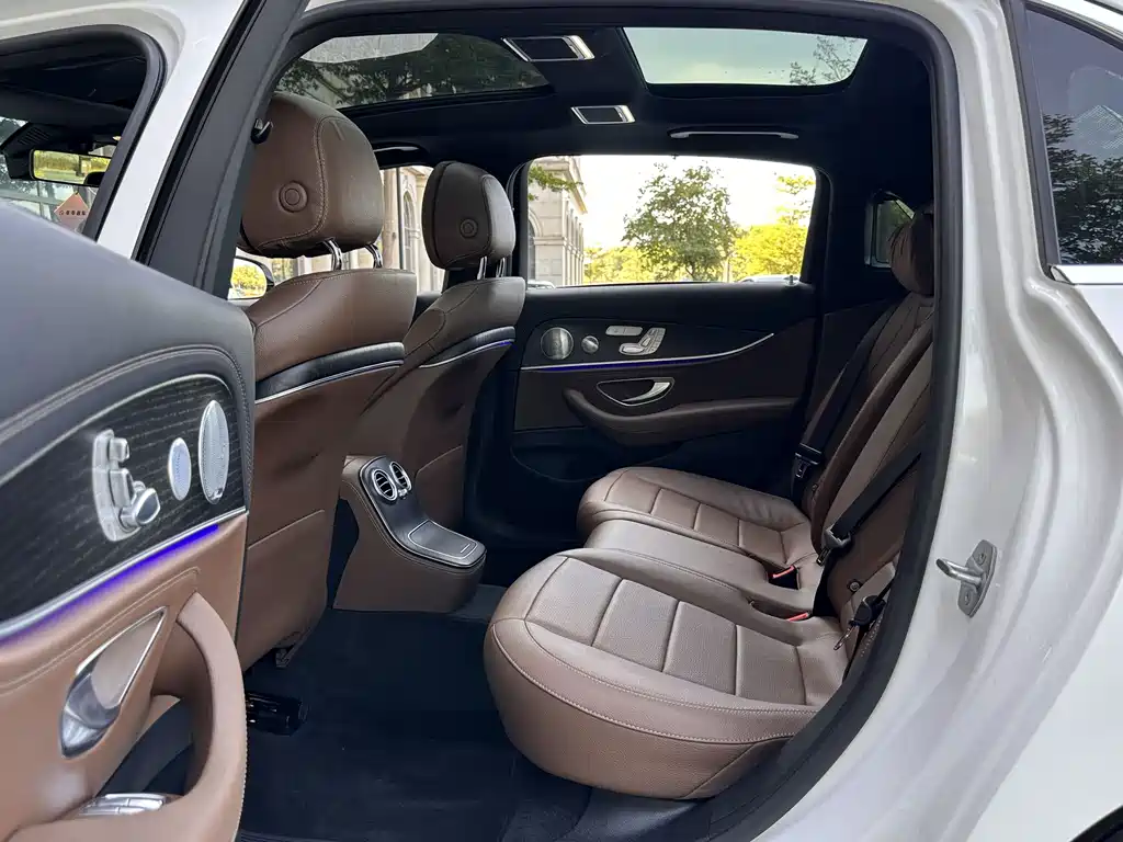 Mercedes-Benz E-Class — миниатюра 11