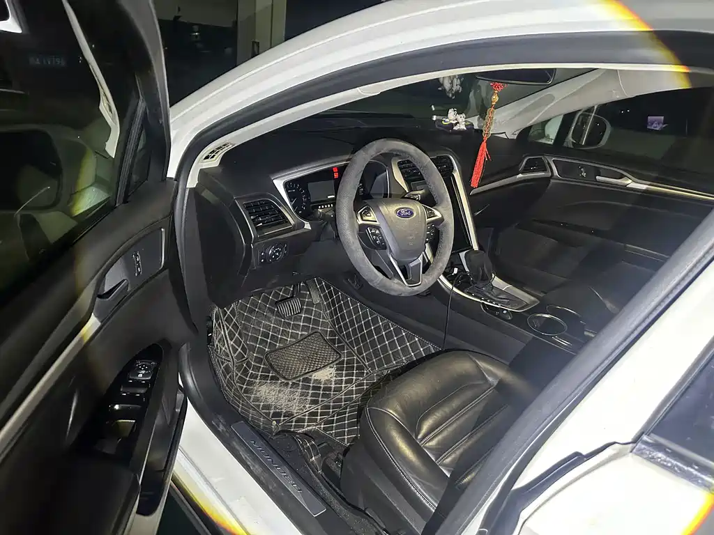 Ford Mondeo — миниатюра 7