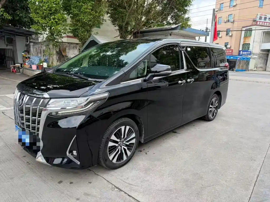 Toyota Alphard — миниатюра 3