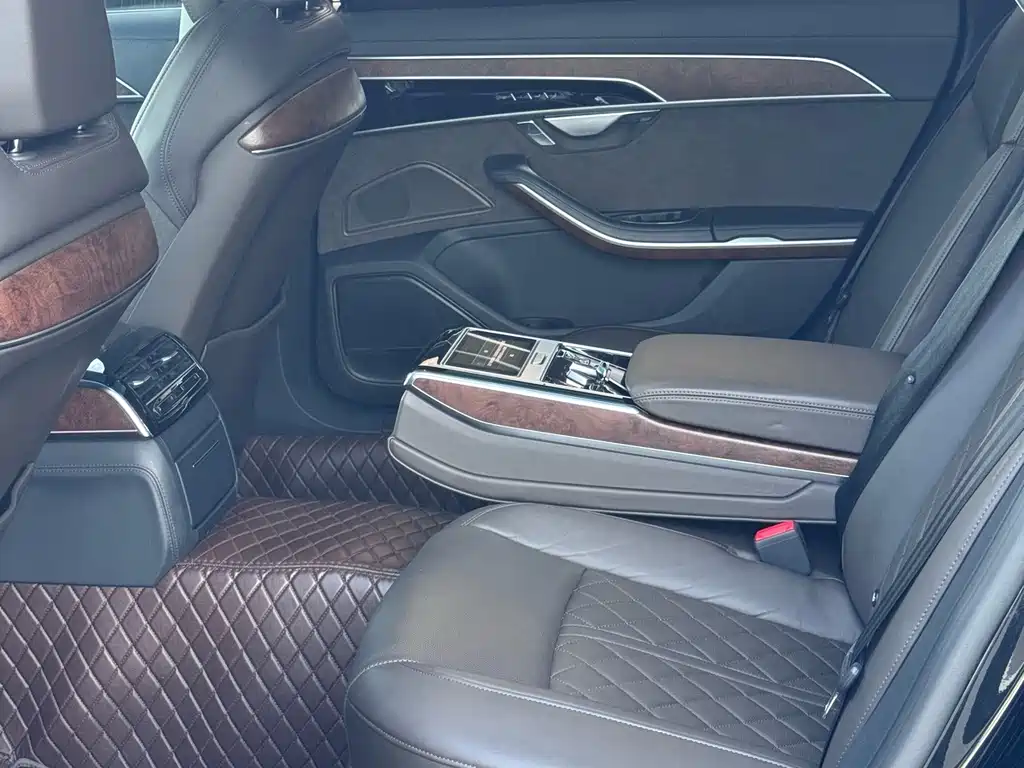 Audi A8 — миниатюра 5