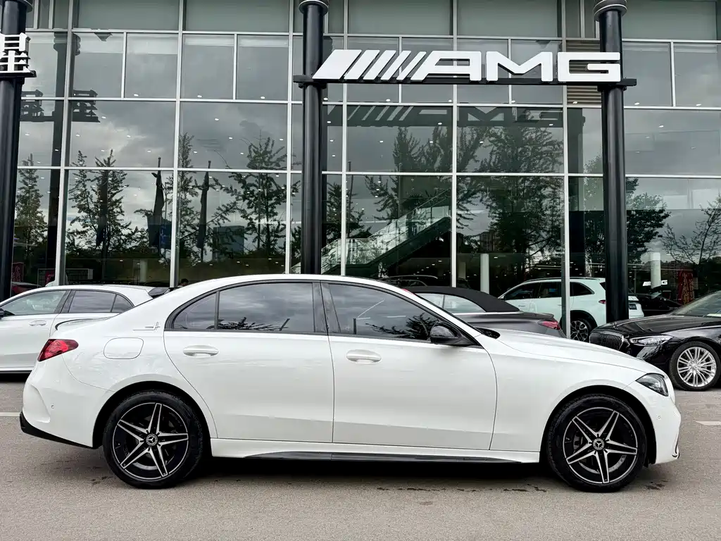 Mercedes-Benz C-Class — миниатюра 4