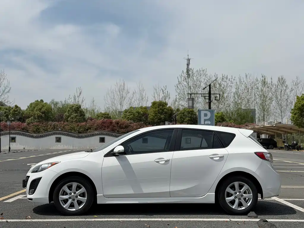 Mazda Mazda3 3 2012 2.0L AT Luxury