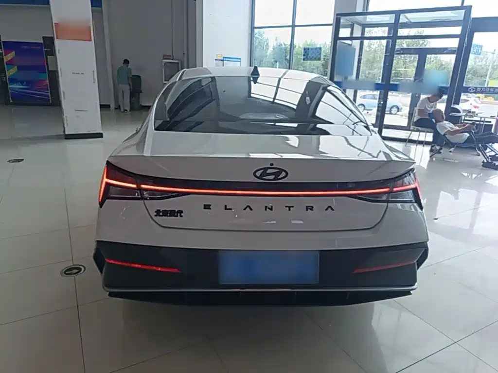 Hyundai Elantra — миниатюра 6
