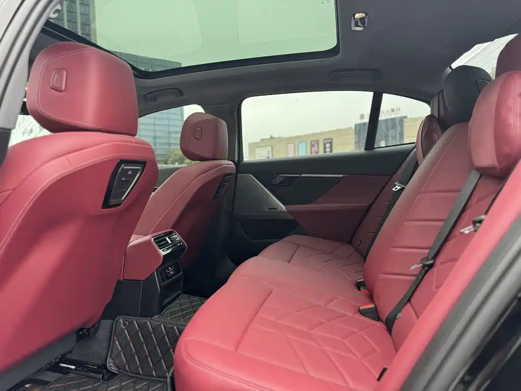 BMW 5 Series — миниатюра 11