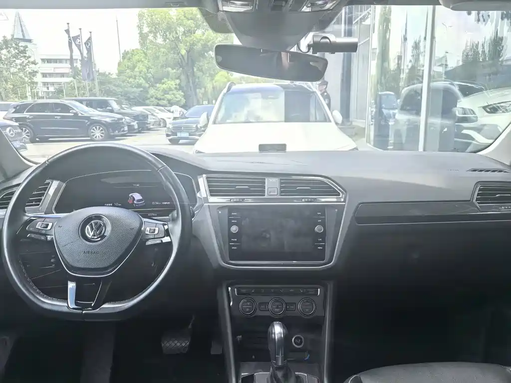 Volkswagen Tiguan — миниатюра 8