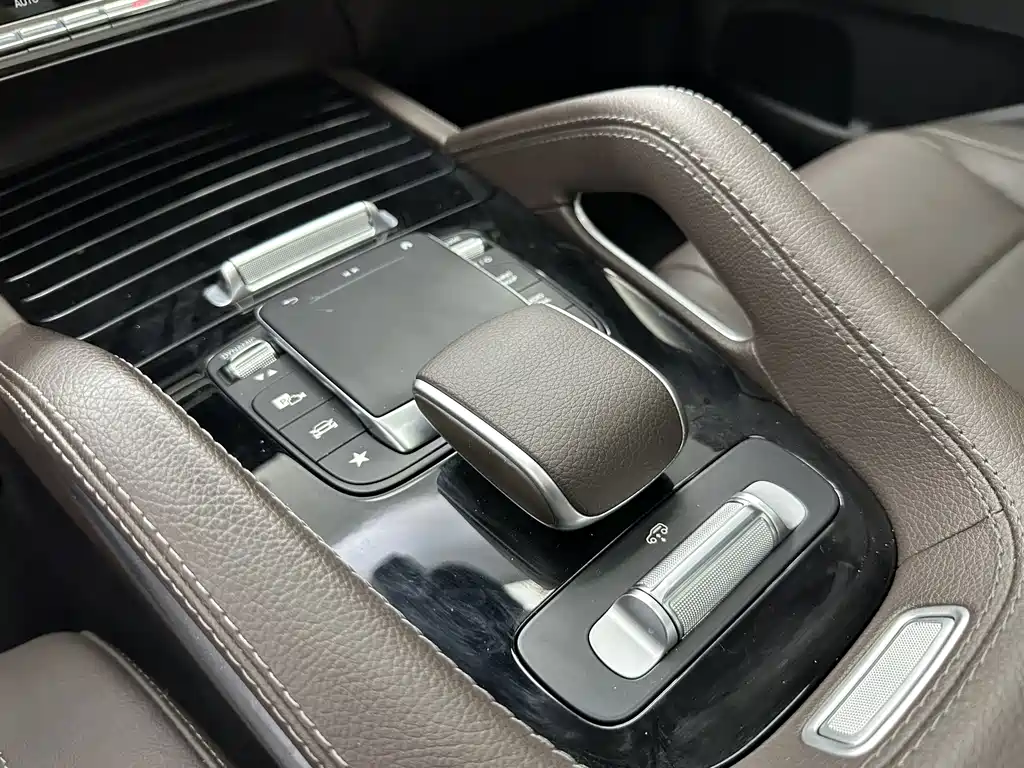 Mercedes-Benz GLS — миниатюра 18