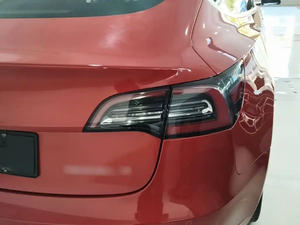 Tesla Model 3 — миниатюра 8