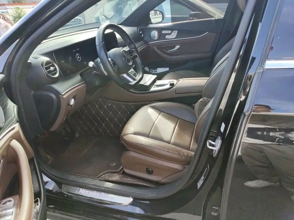 Mercedes-Benz E-Class — миниатюра 8