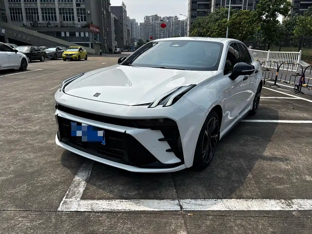 Lynk & Co 03