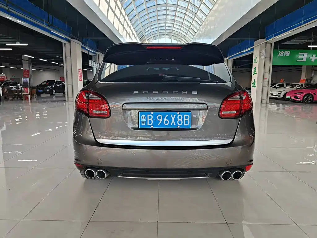 Porsche Cayenne — миниатюра 5