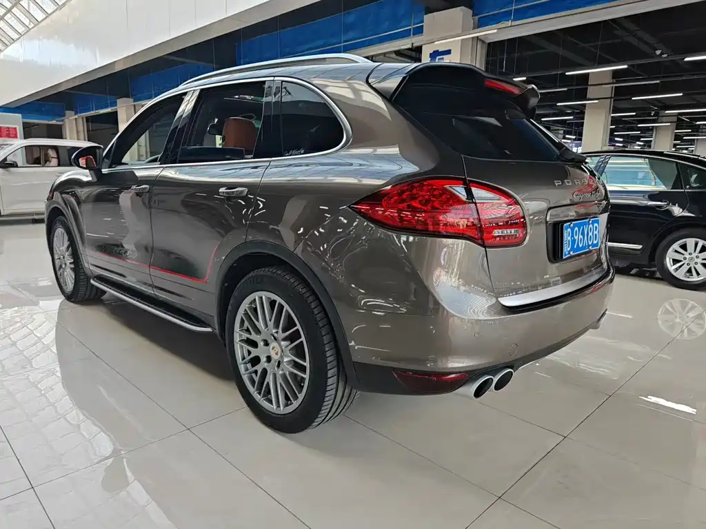 Porsche Cayenne — миниатюра 4