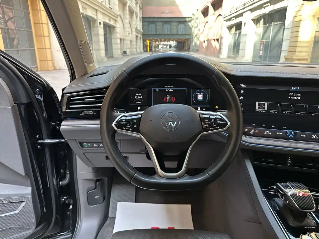 Volkswagen Touareg — миниатюра 10