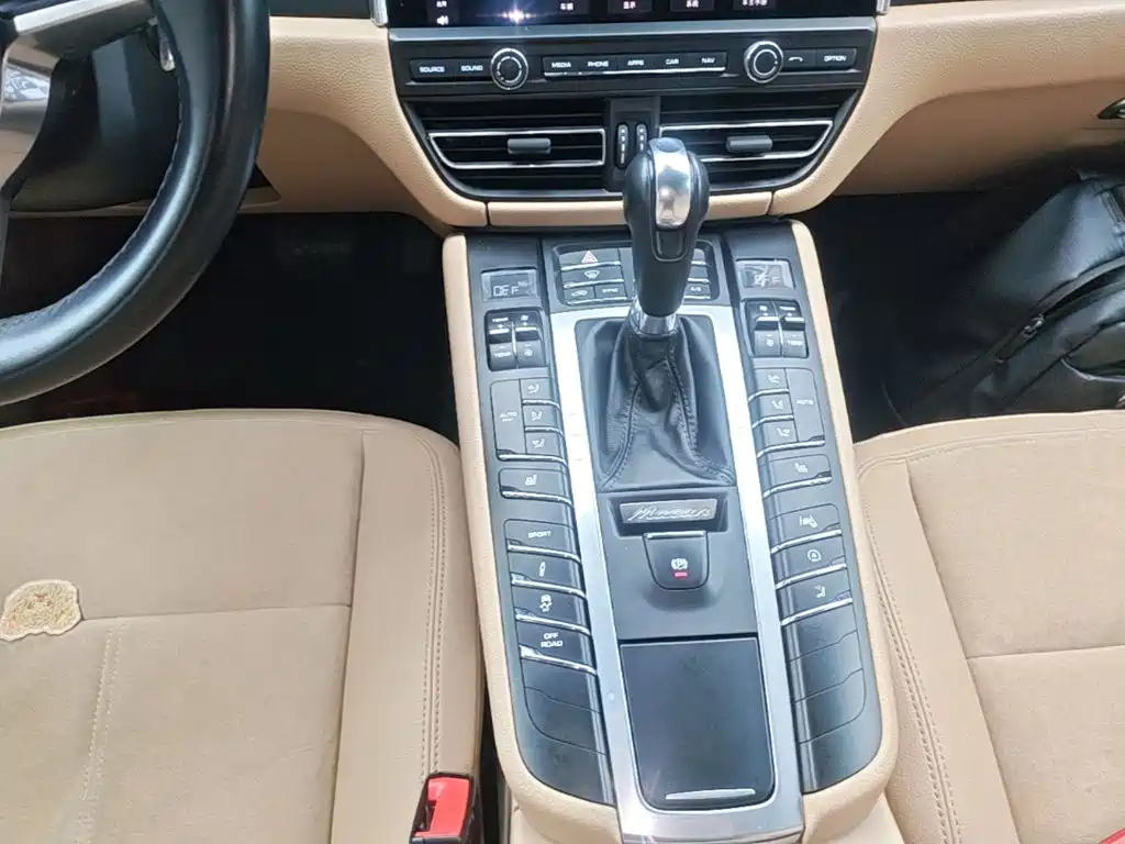Porsche Macan — миниатюра 14
