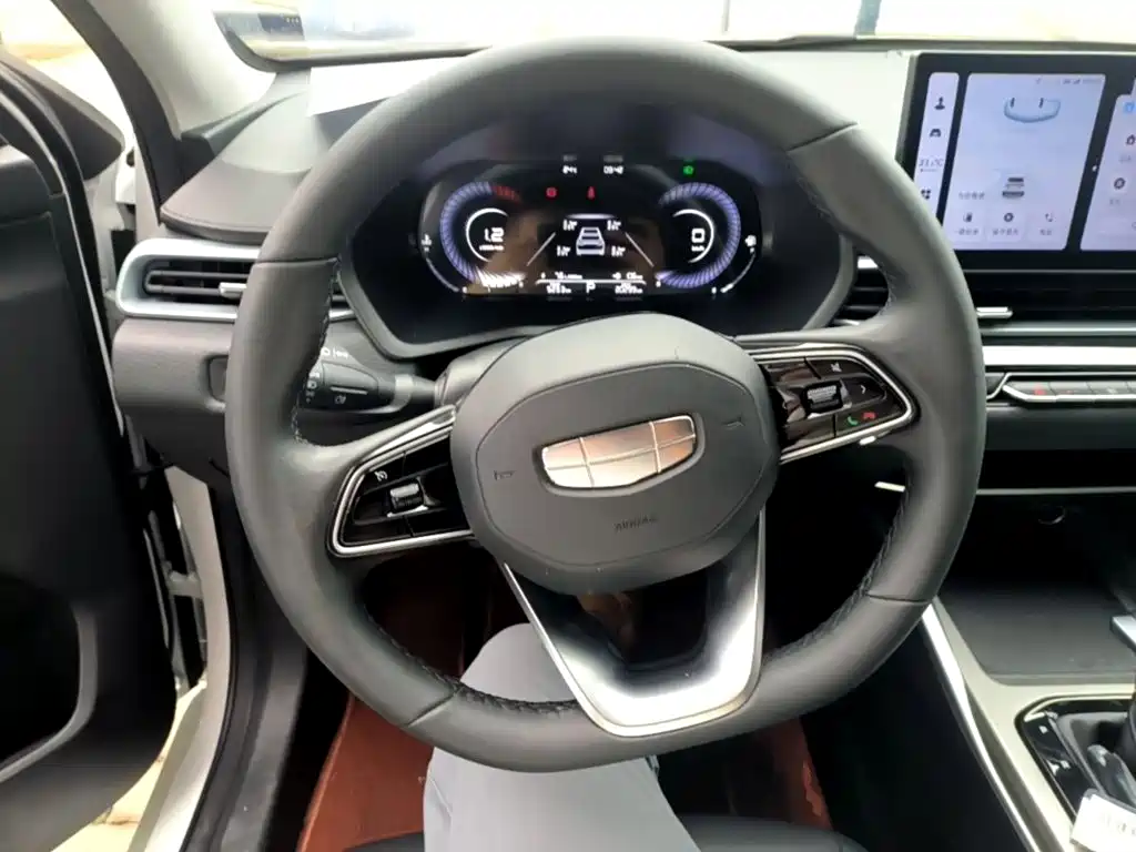 Geely Emgrand — миниатюра 11