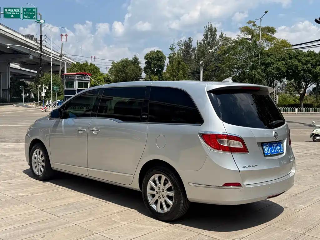 Buick GL8 — миниатюра 6