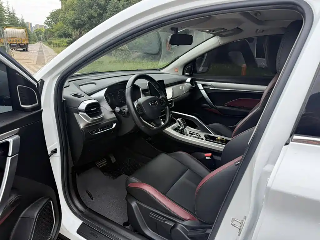 Geely Binyue — миниатюра 12