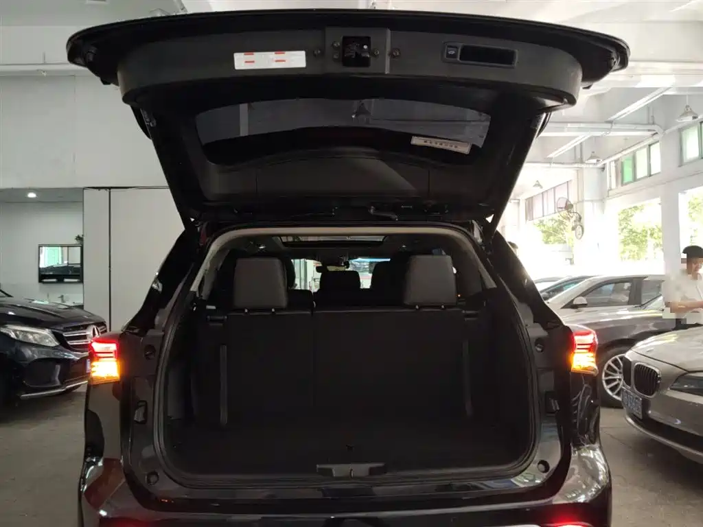 Toyota Highlander 2022 2.5L Luxury 7 мест